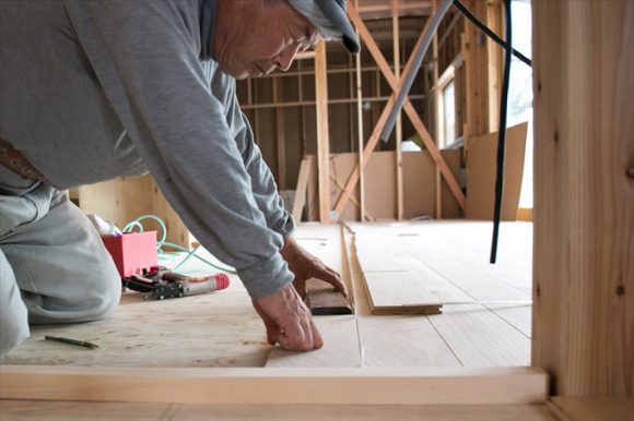 梅雨時の無垢フローリングはピッタリと